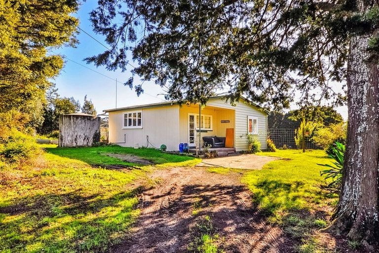 Photo of property in 122 Tawa Road, Kumeu, 0891