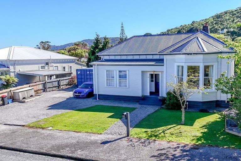 Photo of property in 19 Winnie Street, Greymouth, 7805