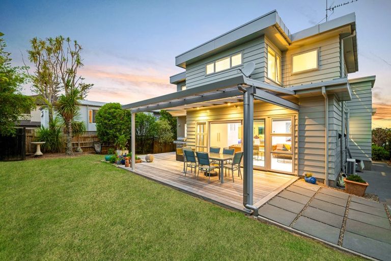 Photo of property in 12 Rangitoto Terrace, Milford, Auckland, 0620