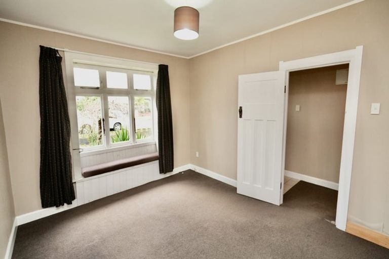 Photo of property in 27 Milverton Avenue, Hokowhitu, Palmerston North, 4410