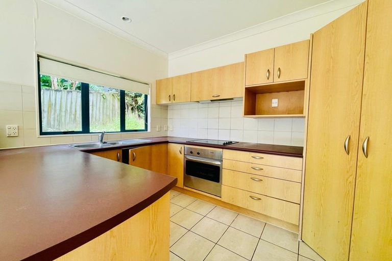 Photo of property in 1/5 Carole Crescent, Pakuranga, Auckland, 2010