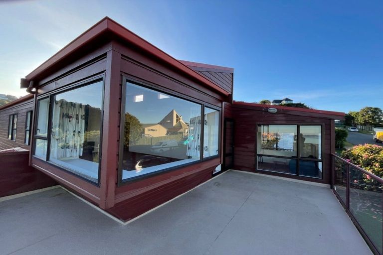 Photo of property in 16 Chestnut Grove, Maungaraki, Lower Hutt, 5010