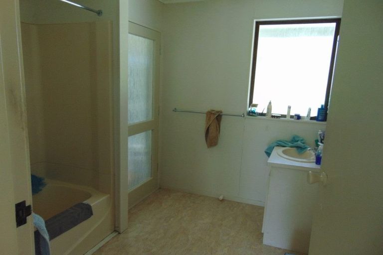 Photo of property in 44b Crosland Road, South Head, 0874