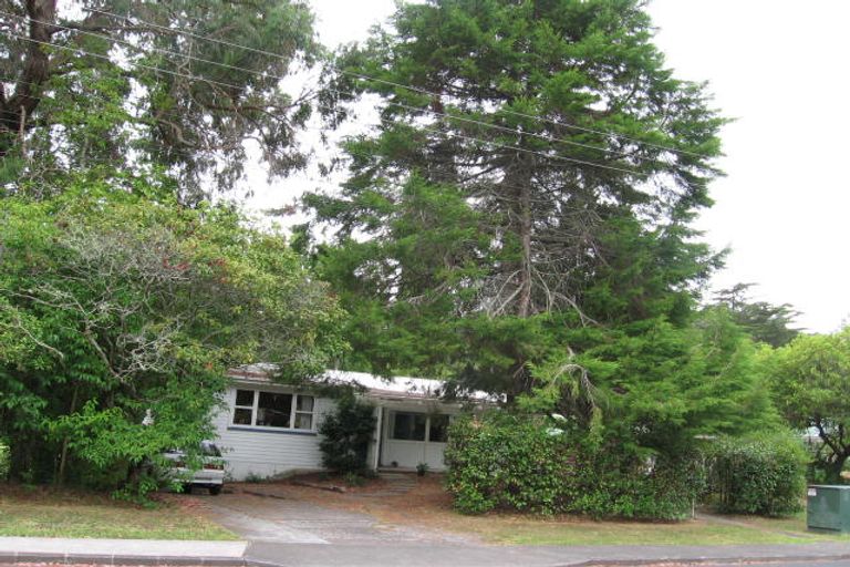 Photo of property in 35 Lauderdale Road, Birkdale, Auckland, 0626