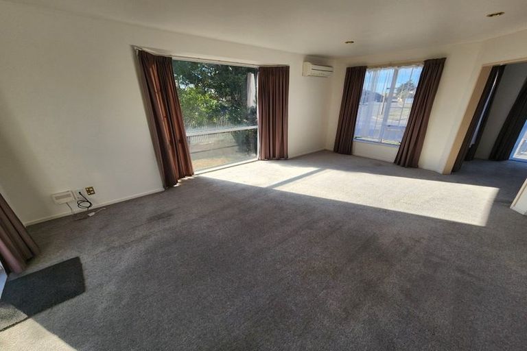 Photo of property in 2/7 Orlando Crescent, Waimairi Beach, Christchurch, 8083