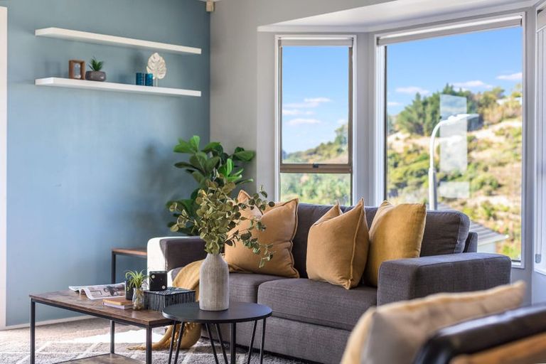 Photo of property in 16 Parkinson Close, Whitby, Porirua, 5024