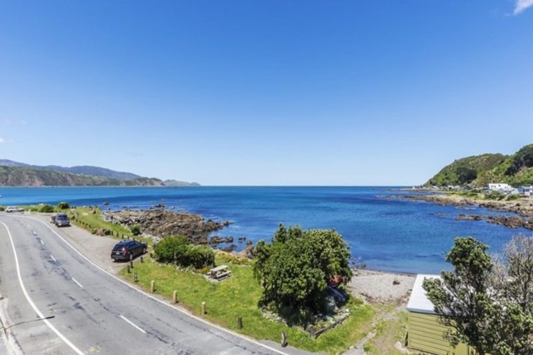 Photo of property in 91 Breaker Bay Road, Breaker Bay, Wellington, 6022