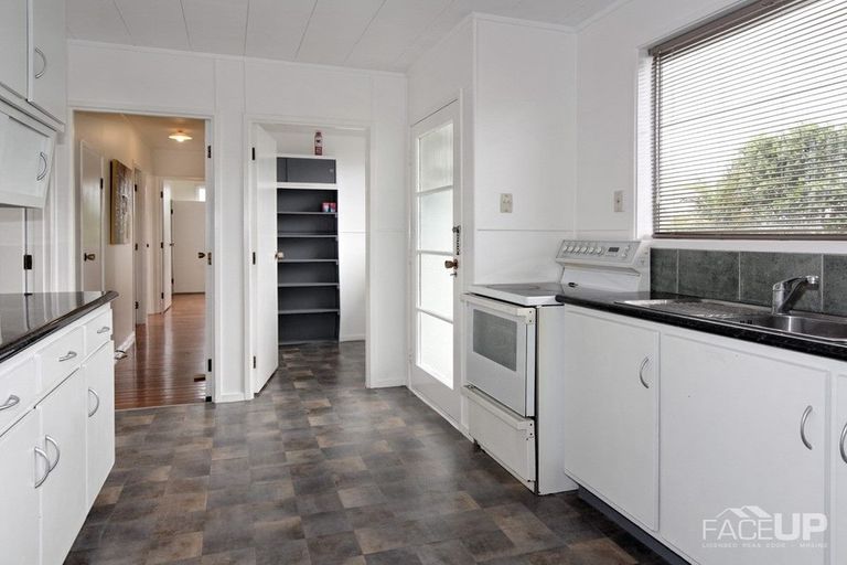 Photo of property in 15 Bellringer Road, Massey, Auckland, 0614