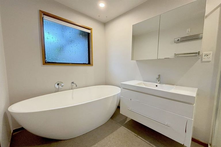 Photo of property in 2/61 Beachville Road, Redcliffs, Christchurch, 8081