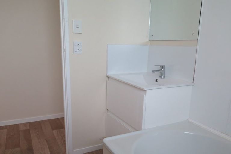 Photo of property in 77 Seabrook Avenue, New Lynn, Auckland, 0600