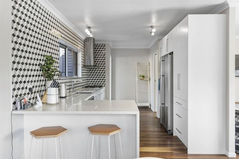 Photo of property in 24 Gulf Crest, Bucklands Beach, Auckland, 2012