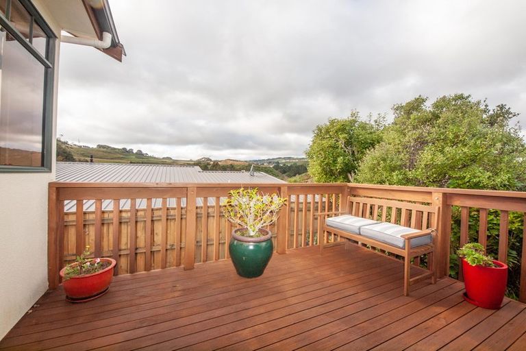 Photo of property in 16 Wantwood Grove, Churton Park, Wellington, 6037
