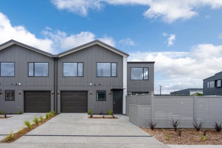 Photo of property in 2 Park Green Avenue, Rosehill, Papakura, 2113