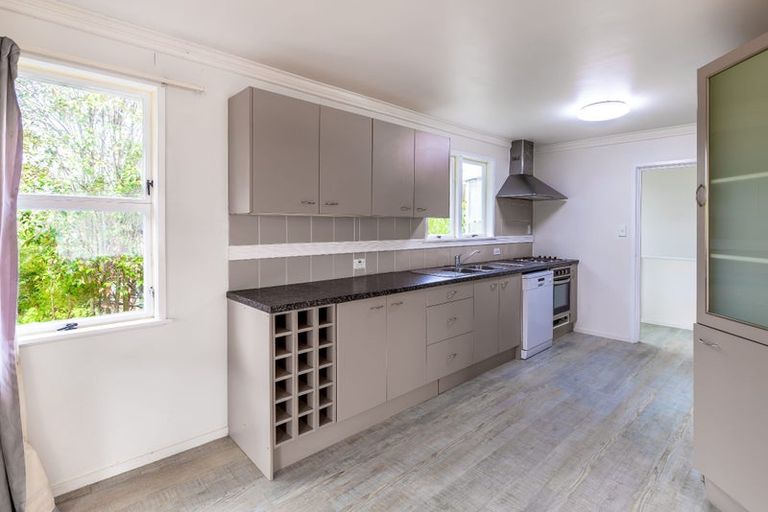 Photo of property in 16 Roick Parade, Glen Eden, Auckland, 0602