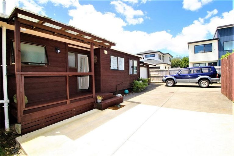 Photo of property in 1/17 Garelja Road, Henderson, Auckland, 0612