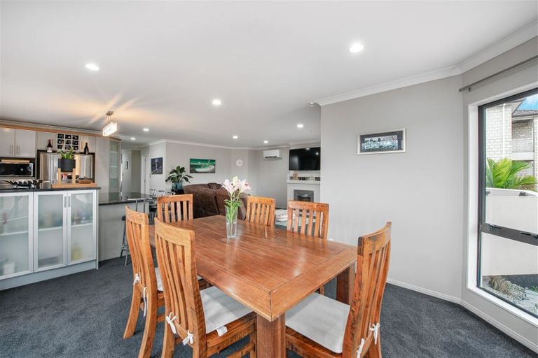 Photo of property in 86 San Valentino Drive, Henderson, Auckland, 0612