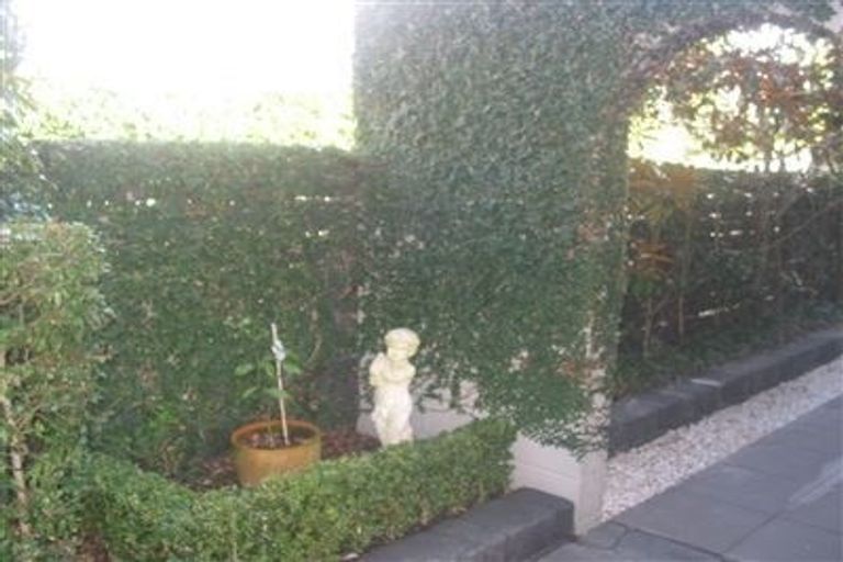 Photo of property in 1/14 Frieston Road, Milford, Auckland, 0620