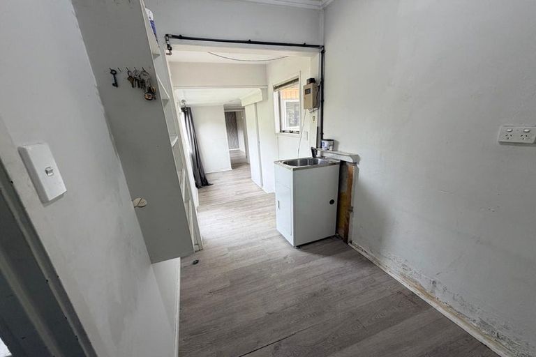 Photo of property in 68 Woodside Road, Massey, Auckland, 0614