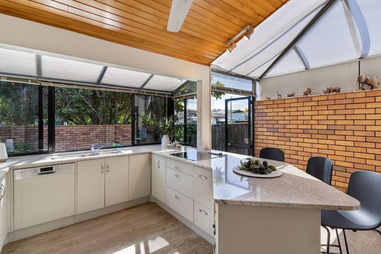 Photo of property in 1/4 Omana Road, Milford, Auckland, 0620