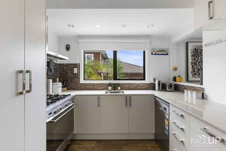 Photo of property in 50 Lagoon Way, West Harbour, Auckland, 0618