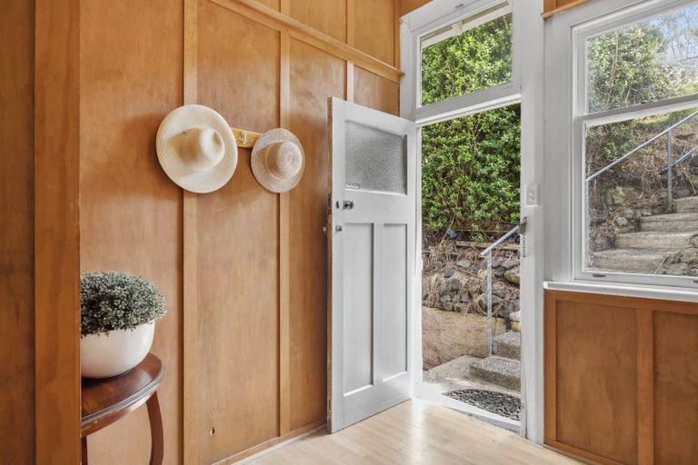 Photo of property in 32 Adderley Terrace, Ravensbourne, Dunedin, 9022