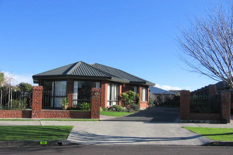 Photo of property in 35 Presidential Drive, Milson, Palmerston North, 4414
