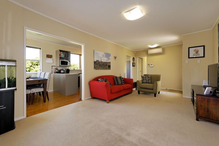 Photo of property in 79 La Rosa Street, Green Bay, Auckland, 0604