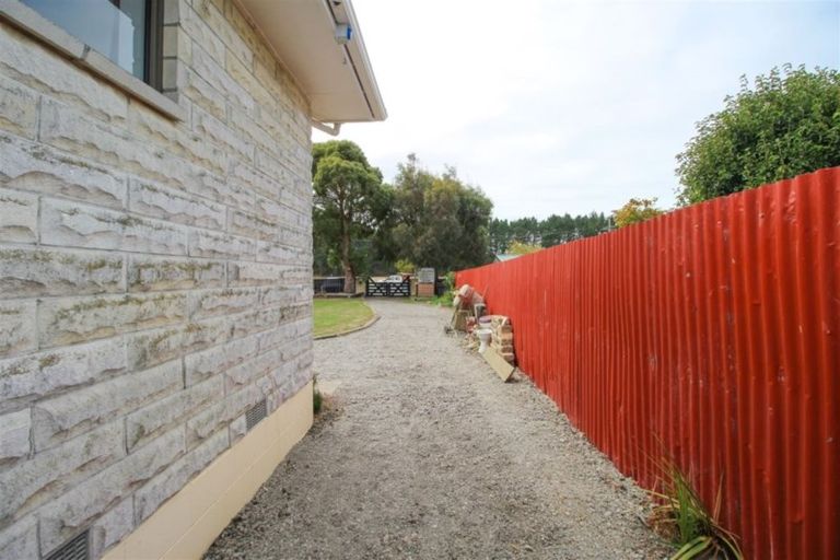 Photo of property in 27 Queen Street, Pareora, 7912