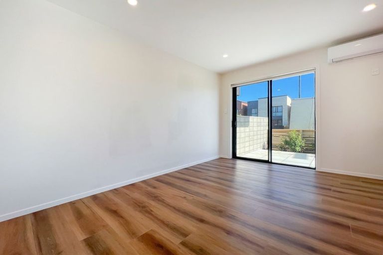 Photo of property in 21 Tahingamanu Road, Hobsonville, Auckland, 0616