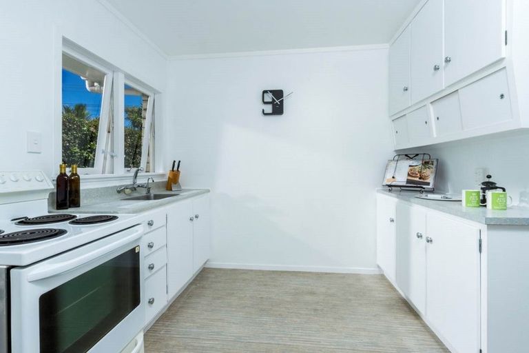 Photo of property in 2/765 Beach Road, Browns Bay, Auckland, 0630