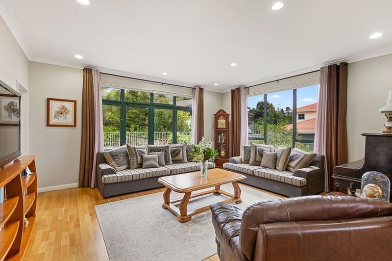 Photo of property in 6 David Beattie Place, Chatswood, Auckland, 0626