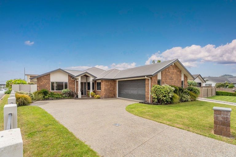 Photo of property in 20 Waitotara Way, Whitianga, 3510