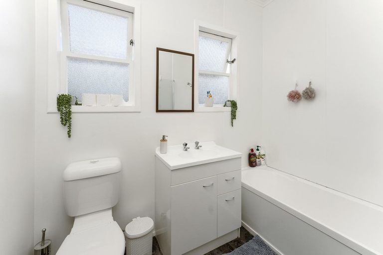 Photo of property in 43 Aotaki Street, Otaki, 5512