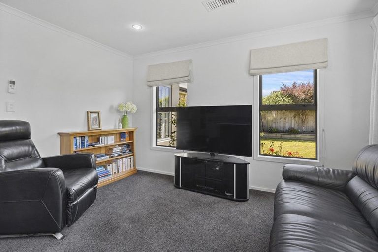 Photo of property in 54 Resolution Drive, Whitby, Porirua, 5024