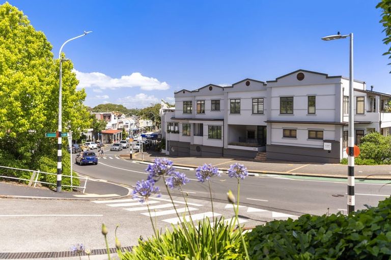Photo of property in 10/66 Victoria Road, Devonport, Auckland, 0624