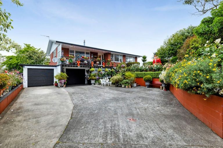Photo of property in 19 Dives Avenue, Hawera, 4610