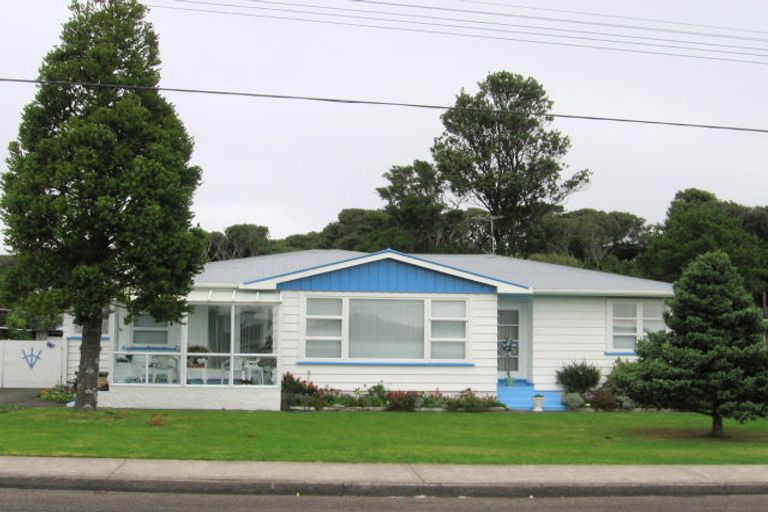 Photo of property in 30 Ngaio Road, Waikanae, 5036
