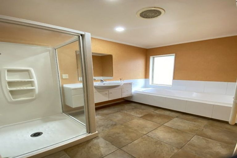 Photo of property in 15 Sierra Court, Roslyn, Palmerston North, 4414