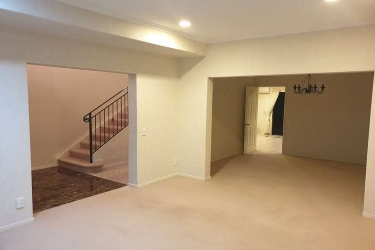 Photo of property in 31 Middlefield Drive, East Tamaki Heights, Auckland, 2016