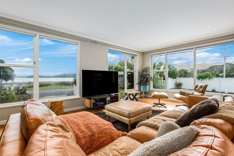 Photo of property in 7 Motukaraka Point, Pauatahanui, Porirua, 5381