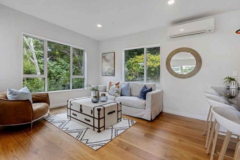 Photo of property in 487a East Coast Road, Murrays Bay, Auckland, 0630