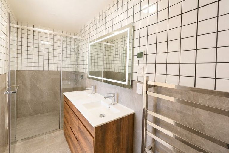 Photo of property in 11e Rene Place, Sunnyhills, Auckland, 2010