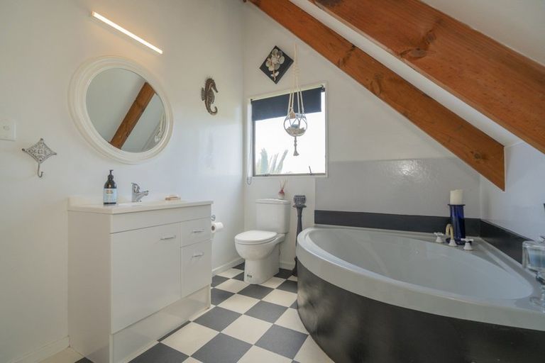 Photo of property in 5 Surf Street, Whitianga, 3510