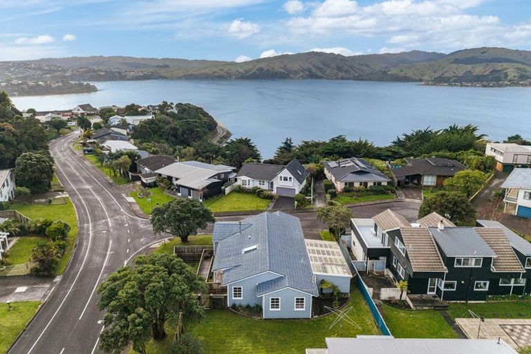 Photo of property in 7 Luff Place, Whitby, Porirua, 5024