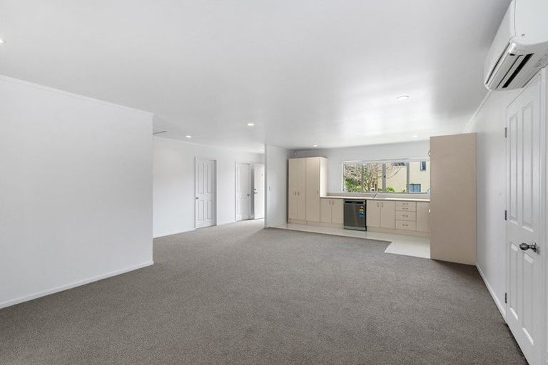 Photo of property in 1 Neta Grove, Henderson, Auckland, 0612