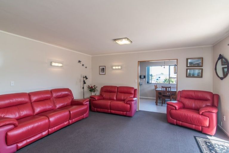 Photo of property in 16 Nugget Grove, Raumati Beach, Paraparaumu, 5032