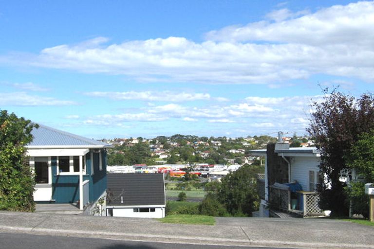 Photo of property in 39a Woodlands Crescent, Browns Bay, Auckland, 0630