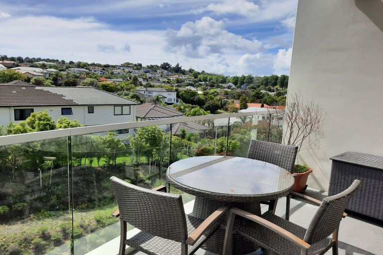 Photo of property in Apollo Apartments, 201/46 Rosedale Road, Rosedale, Auckland, 0632