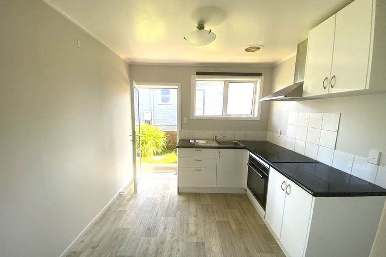 Photo of property in 14a Stewart Drive, Newlands, Wellington, 6037