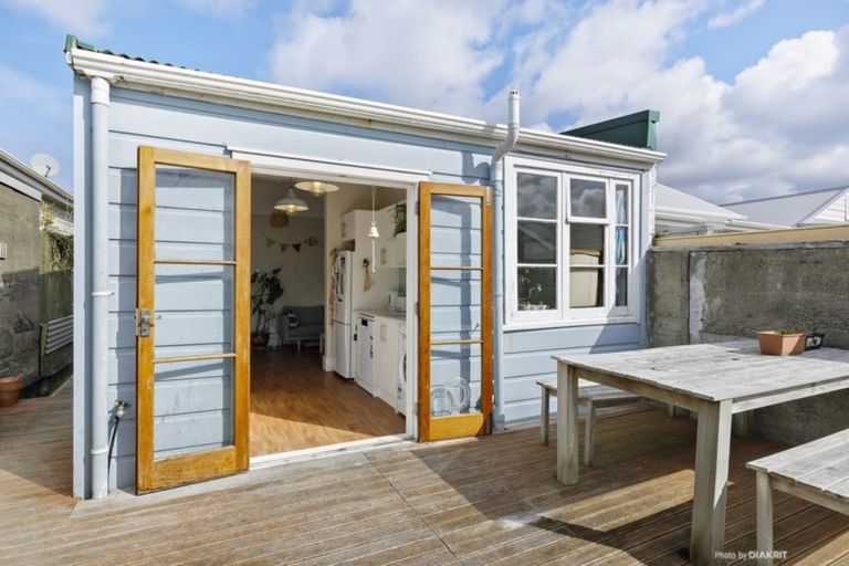 Photo of property in 5 Glendavar Street, Berhampore, Wellington, 6023